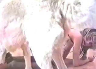 Zoophile lady with a round ass fucks her pet